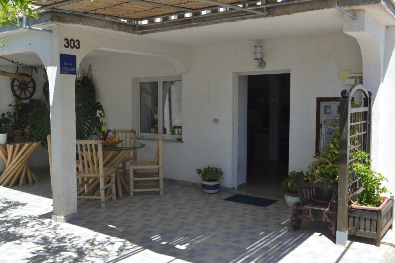 Villa Ester Lopar Exteriör bild