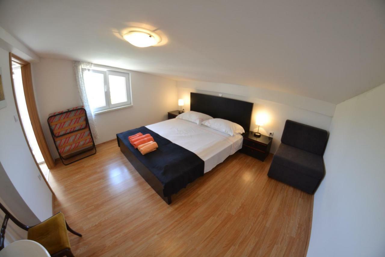 Villa Ester Lopar Exteriör bild