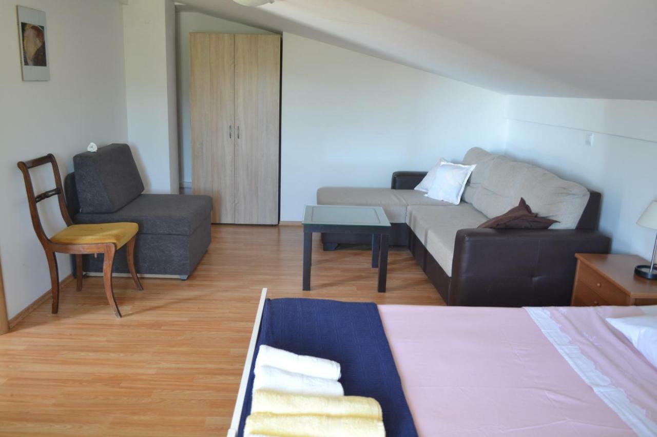 Villa Ester Lopar Exteriör bild